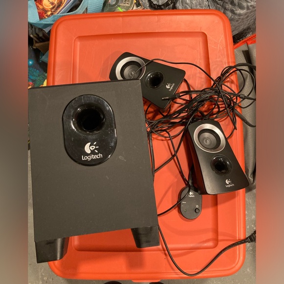 Logitech wired speaker system with subwoofer Z313 - Picture 1 of 3